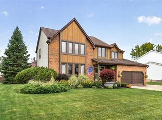 71 Pheasant Run Ln, Lancaster, NY 14086