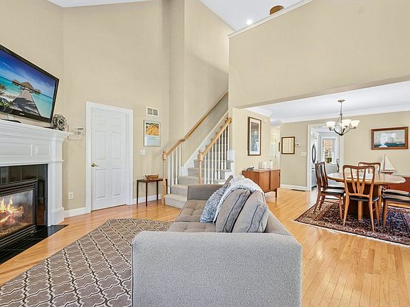 5th image of 733 Blue Heron Dr #733