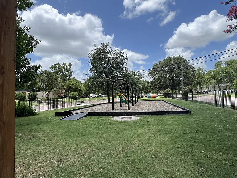 233 Arvin Dr — Photo 17