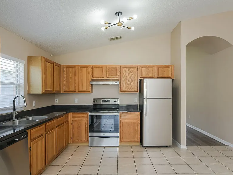 17100 Woodcrest Way — Photo 6
