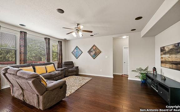 3rd image of 18015 Camino Del Mar