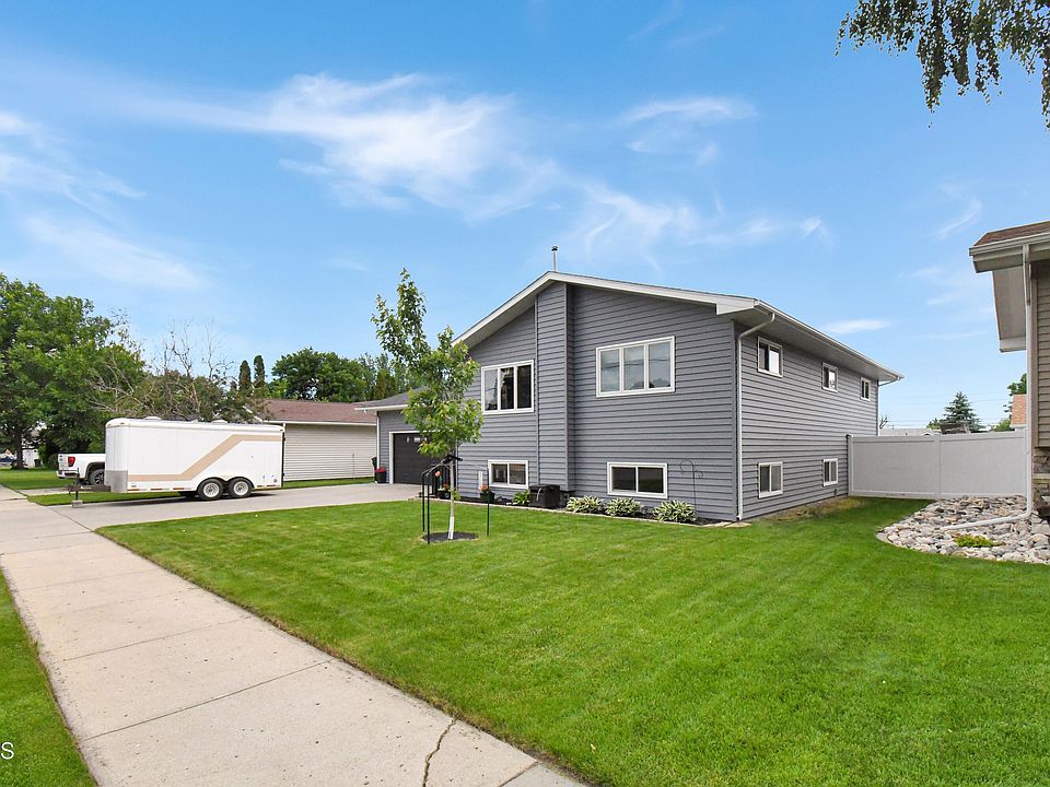 1st image of 1518 6th Ave W