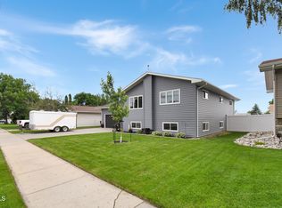1518 6th Ave W, Williston, ND 58801
