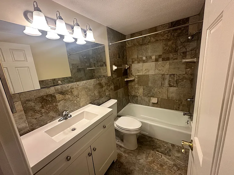 821 Smetana Rd #5 — Photo 16