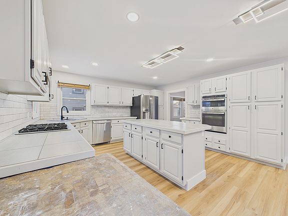 5th image of 16480 W Ellsworth Ave