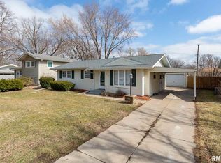 2619 Holly Dr, Bettendorf, IA