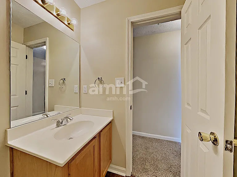 451 Bellingham Dr — Photo 16