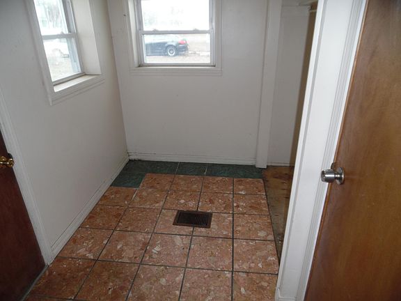 3rd image of 1802 W Argyle St