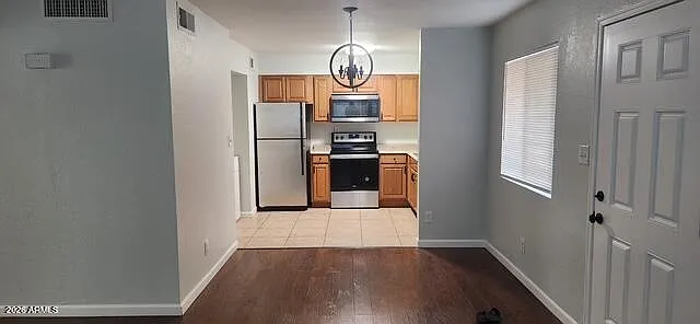 2 bed, 2.0 bath, 3730 sqft, $1,150 — Photo 3