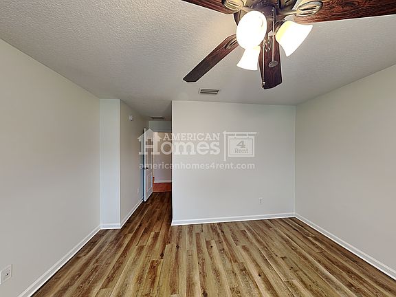 4th image of 3943 Hunters Lake Cir E