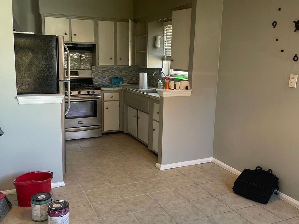 1st image of 935 Quincy Ave Floor 1