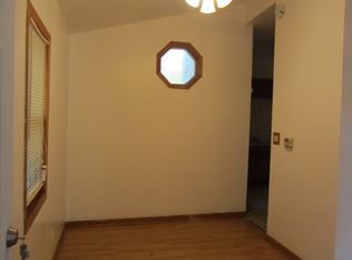 827 Low Ave APT 4, Waukegan, IL 60085