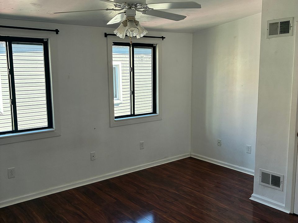 1st image of 934 Portland St #2