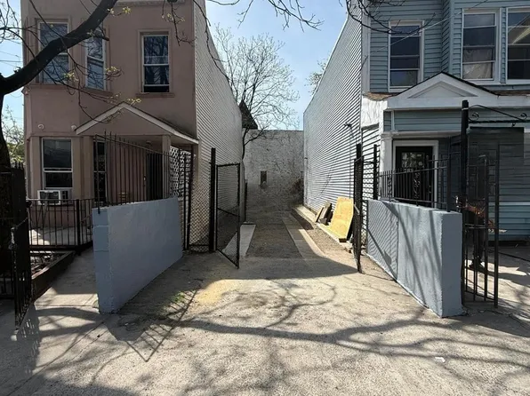 416 E 182nd Street, Bronx, NY 10457