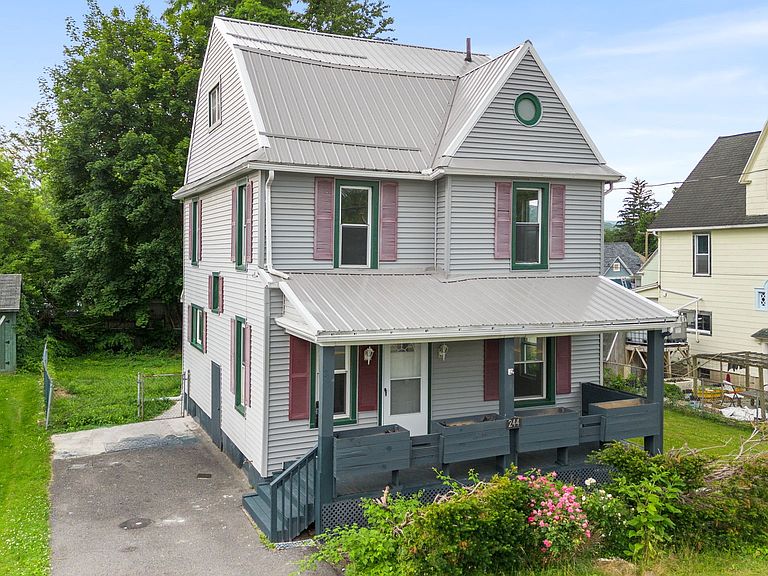 Listing photo 2