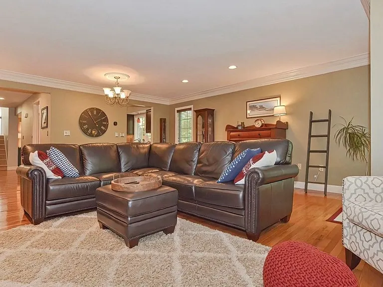 601 Browning Ln — Photo 3