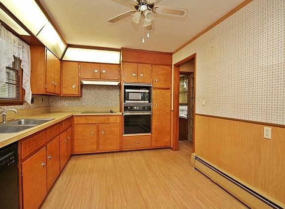 Large eat in kitchen.