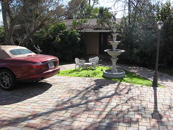 3rd image of 40 E Bonita Ave