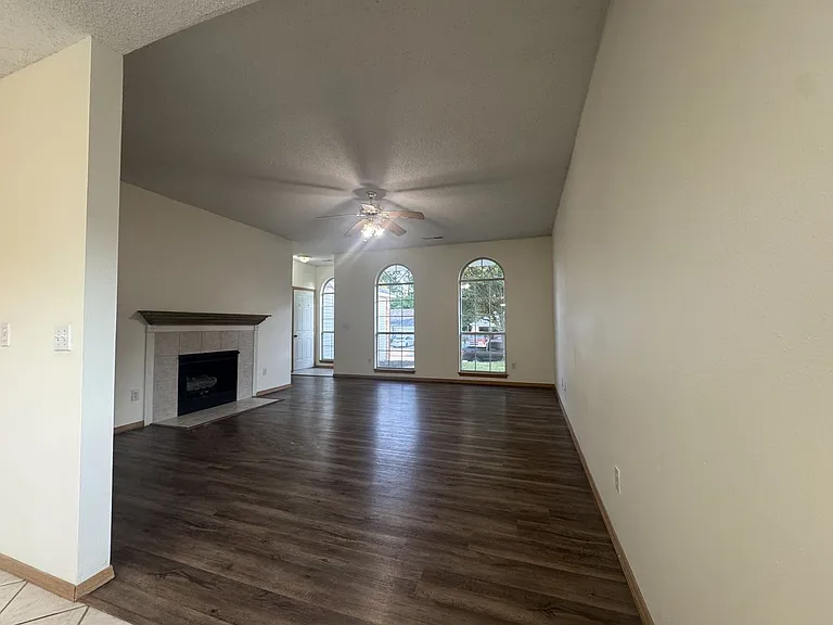 1502 Crescent St — Photo 3