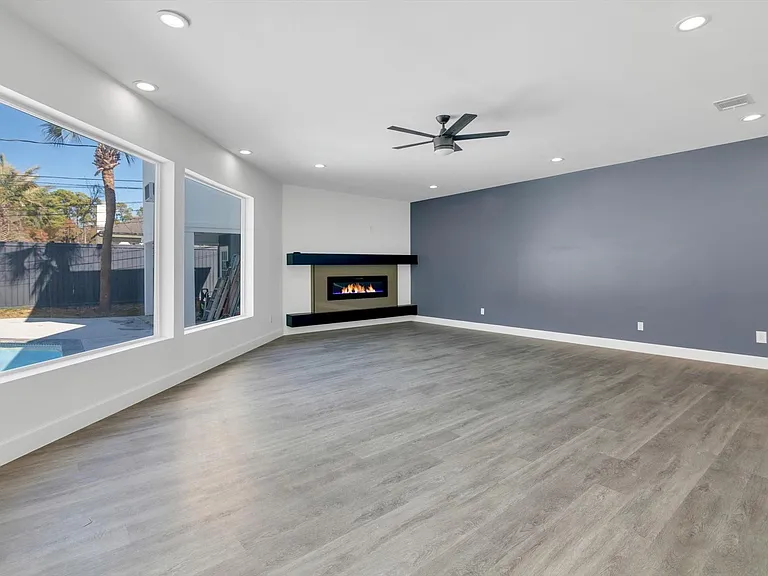 12564 Memorial Dr — Photo 20