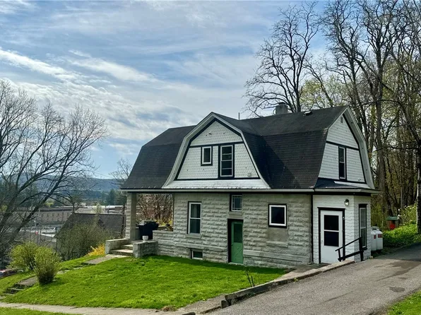 1 Holmes Ave, New Berlin, NY 13411