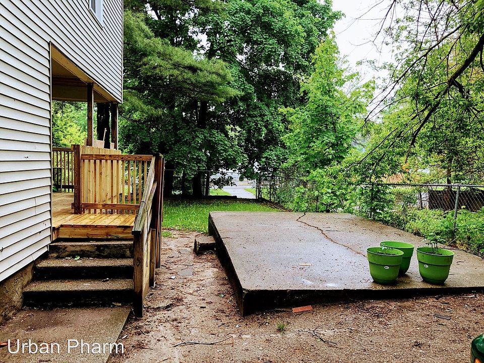 1st image of 900 Logan St SE #1