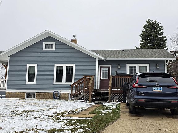 2nd image of 621 2nd St E