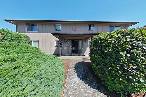 555 NW Kings Blvd Photo 1