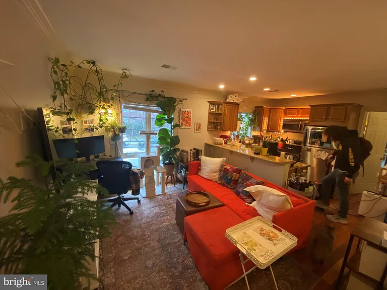 1219 Oronoco St #201 — Photo 2