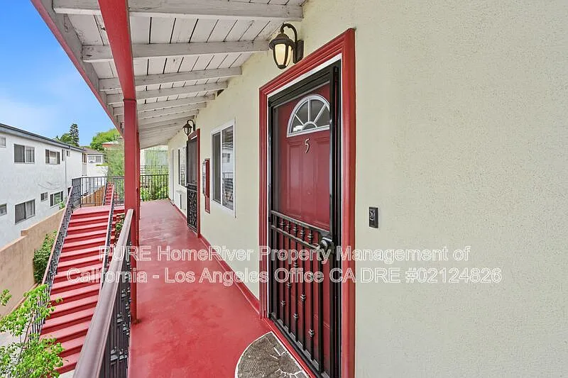 2 bed, 1.0 bath, 900 sqft, $2,995 — Photo 2