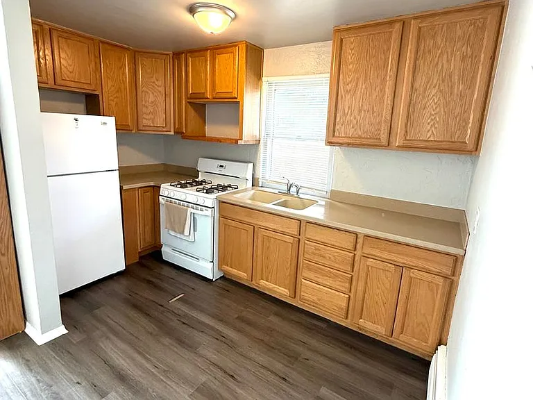 1202 Garfield St — Photo 2