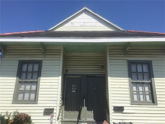 1st image of 934 Verret St