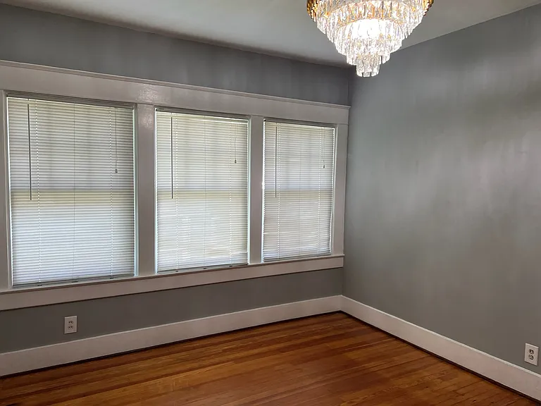 2321 Hawthorne Ave — Photo 6