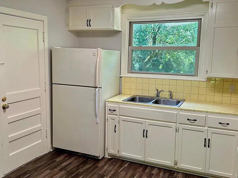 3357 Mimosa Dr #SIDE A — Photo 4