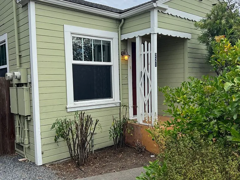 221 Wilson St — Photo 2
