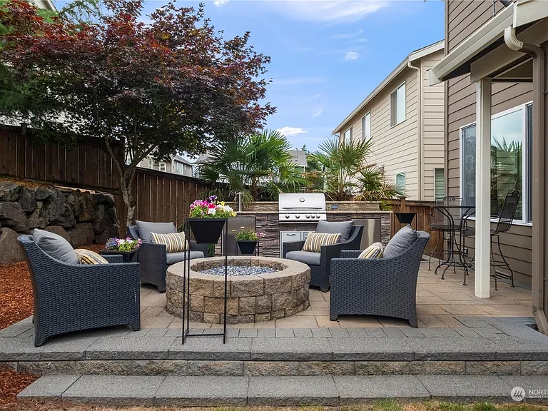 574 Lyons Pl NE — Photo 19