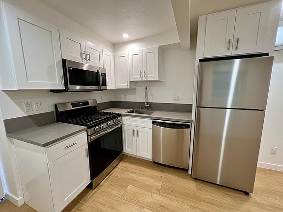 5th image of 654 Penrith Dr #1/2