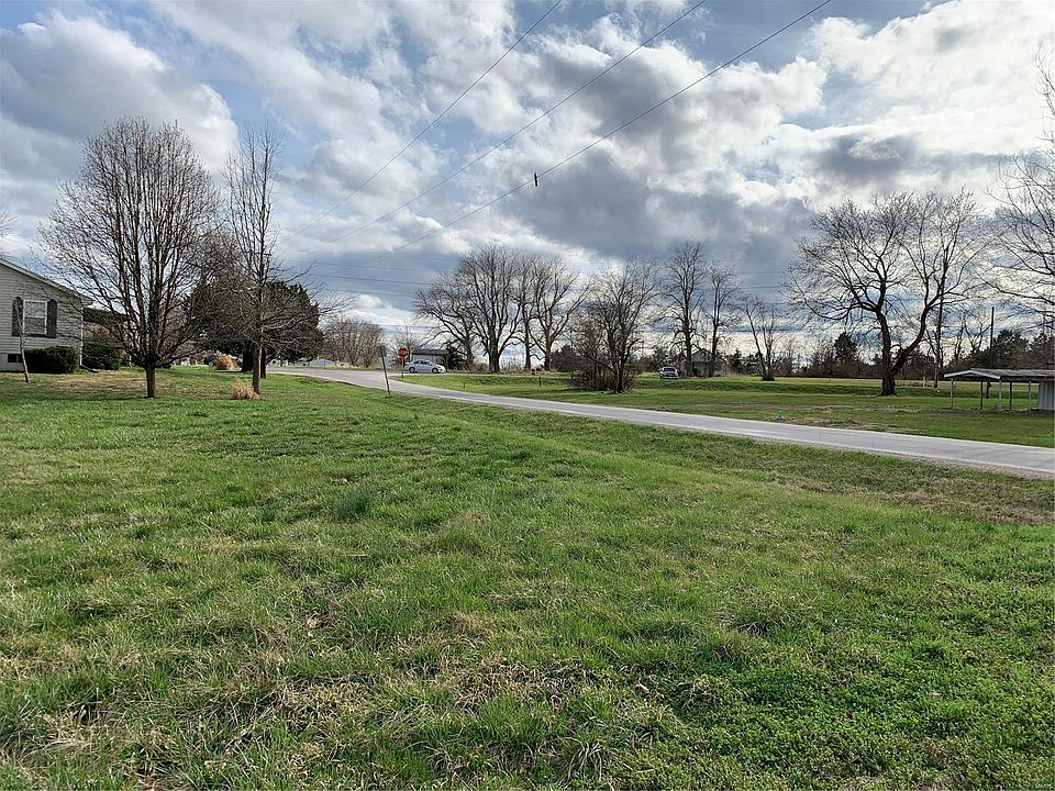 1st image of 7 Anna Marie Dr