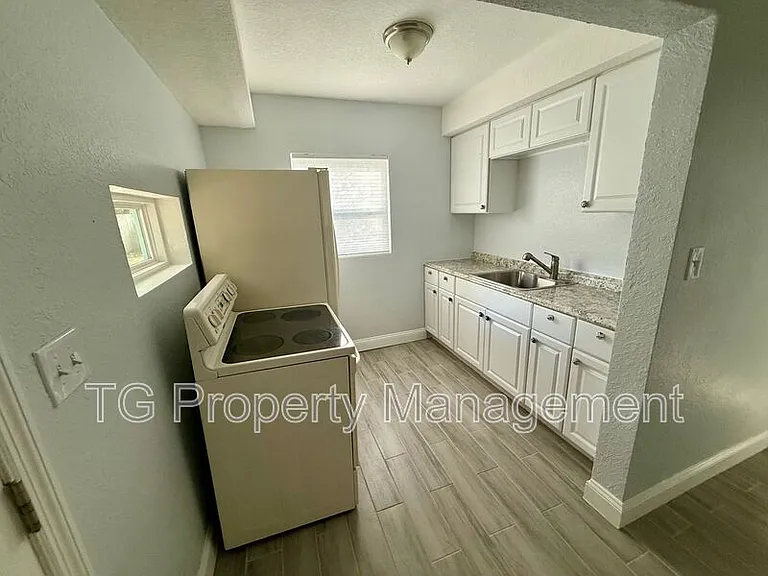 4721 E Castlewood Dr — Photo 4
