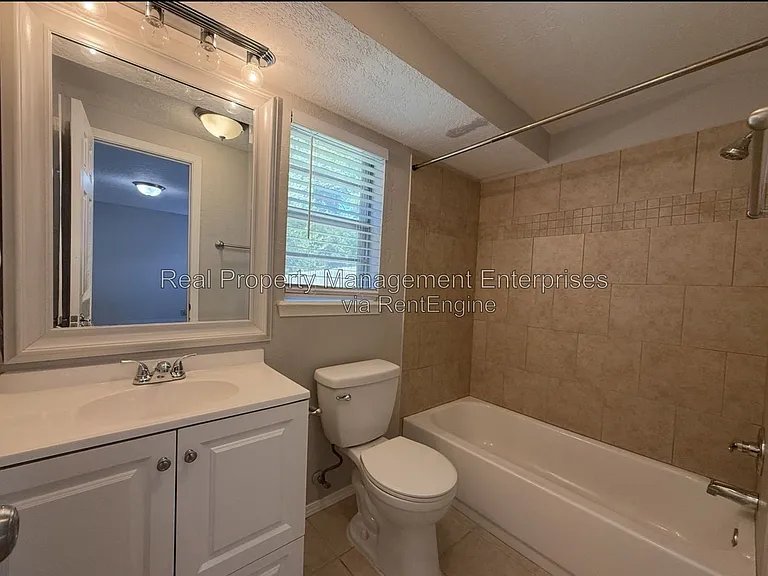 1071 Castlebury Mansion — Photo 16