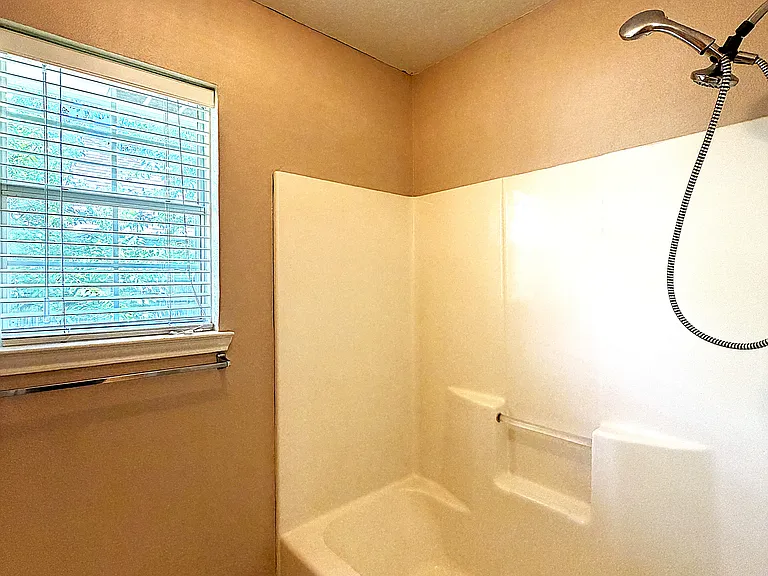 405 Gina Dr — Photo 25
