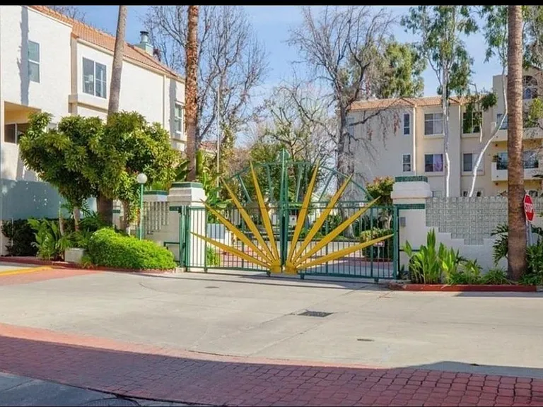 5455 Sylmar Ave #205 — Photo 34