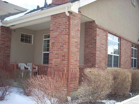 Covered porch/front entrance