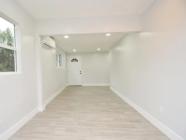 3445 Newton Ave — Photo 4