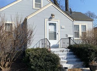 305 S Main St, Mount Prospect, IL 60056