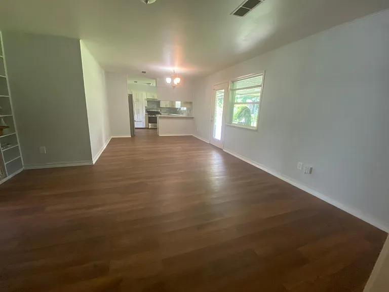 1610 Periwinkle St — Photo 6