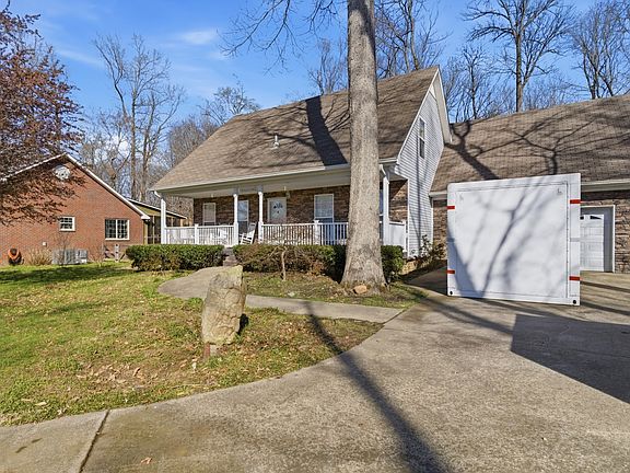 3rd image of 125 Oak Park Ct