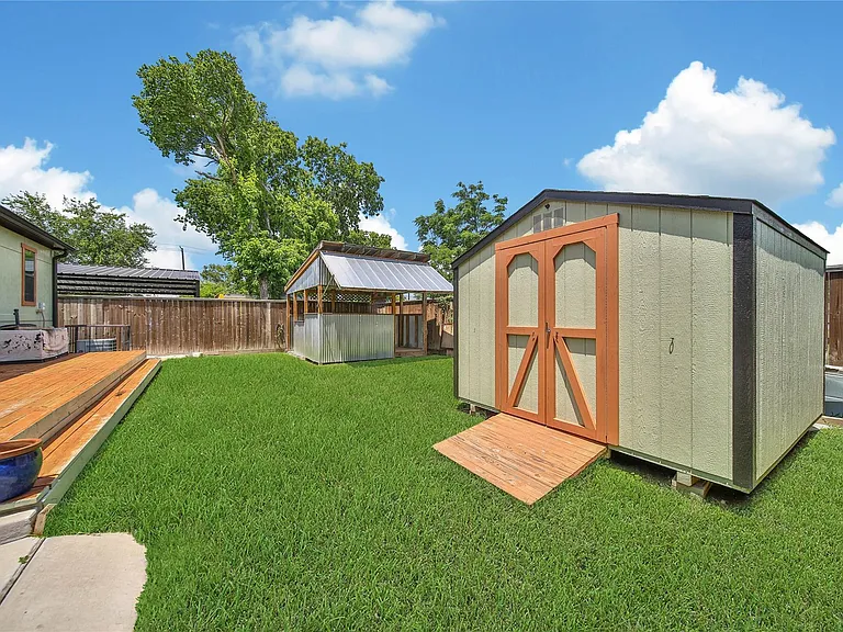 2314 Carr St — Photo 23