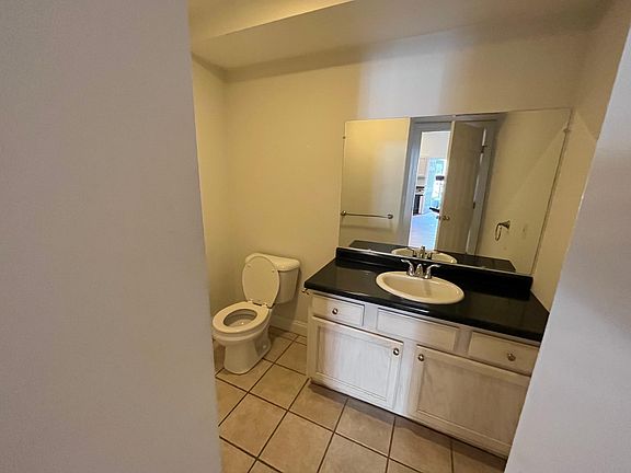 3rd image of 189 Dartmouth St APT 2