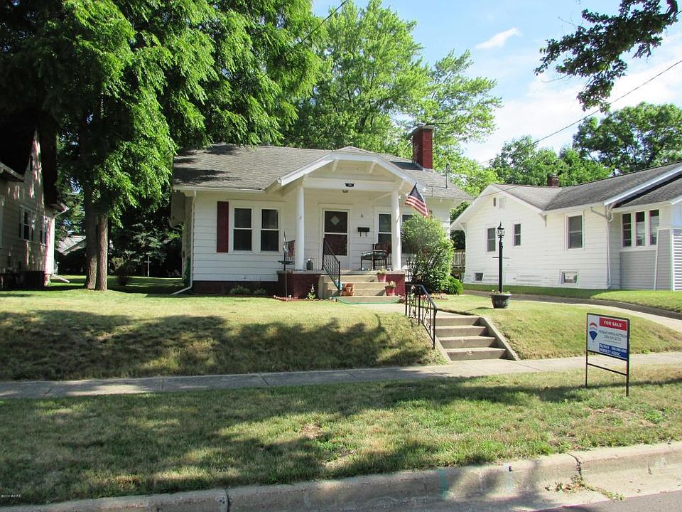 1st image of 38 Kingman Ave W